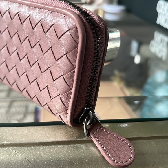 Bottega Veneta zip around wallet - Picture 6 of 6